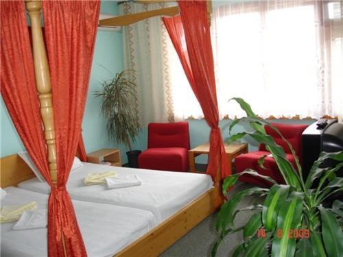Family Hotel Natalis Chisarja Rum bild