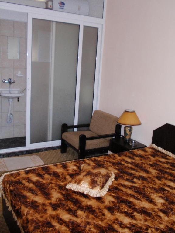 Family Hotel Natalis Chisarja Rum bild